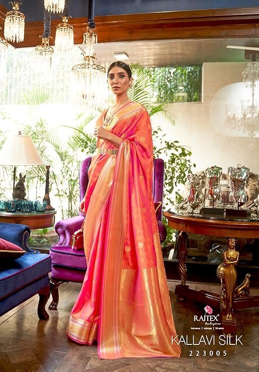 AKHILAM Women's Silk Blend Bandhani Print Kanjivaram Saree Saree With Unstitched Blouse Piece Peach